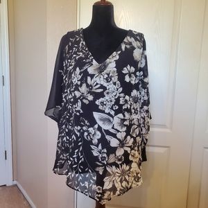 Roz& Ali  cap sleeve black with cream floral pattern  sheer lined blouse size 3x